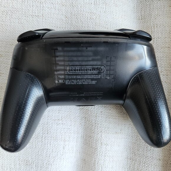 Nintendo Switch Pro Controller - Picture 3 of 6